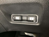 ハンドルの左下にETCがついています。高速道路の料金所の通過も楽々です。 カードの取り出しもしやすい場所についています。