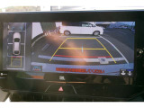 パノラミックビューモニター付きです。車両を上から見たような映像をディスプレイオーディオ画面に表示。運転席からの目視だけでは見にくい、車両周辺の状況をリアルタイムでしっかり確認できます。