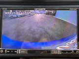 車庫入れ時に安心のバックカメラがついています。