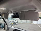 運転席と助手席にはサンバイザーを装備☆