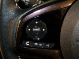 【ステアリングリモコン】ステアリングにオーディオ調節可能なスイッチが装備されていますので運転中でも視線をそらさずにオーディオの調節が可能です!