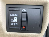 運転席にて左側電動スライドドアの開閉操作が出来ます!便利な機能です!