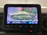 バックモニター付きで、車庫入れやバック時の後方確認をサポート。