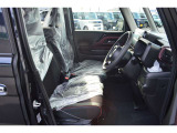 ☆ベンチシートになっており広くゆったりと運転をすることができます!