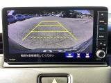 バックモニター付きで、車庫入れやバック時の後方確認をサポート。