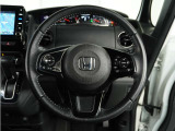 【Honda SENSING】 カメラ等装置で精度の高い検知能力を発揮、安全運転を支援します。ステアリング上のコントローラーに注目!
