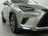 LEDヘッドライトです。デザイン性がよくとても明るいので、夜間の走行や悪天候でも安心です。しかも長寿命!
