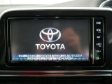 純正ナビを装備。タッチパネル式で使いやすく、お出かけもラクラクです。