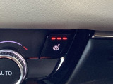 シートヒーター付き。直接体を温めてくれるので寒い日の運転も快適です