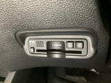 ハンドルの左下にETCがついています。高速道路の料金所の通過も楽々です!。 カードの取り出しもしやすい場所についています。