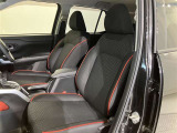 【運転席・助手席シート】いたみ、汚れなどは少なく、全体的に良好な状態です。