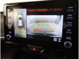 パノラミックビューモニター装備!トップビュー&フロントビュー・車両に取り付けたフロントとサイドとバックのカメラ映像を合成して画面上に表示させることで、低速時の運転を補助する装置です。