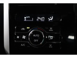 室内を快適温度にするオートエアコン!スイッチもシンプルで大きいので操作しやすく、オールシーズン快適なドライブに出かけられますね♪