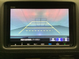バックでの車庫入れも安心です! リアカメラが付いているバックモニター付のナビを装備しております。操作線もついており距離感も画面から確認できます。