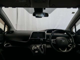 見通しのよいすっきりとした視界で、誰でも運転しやすいです。運転のしやすさは疲れにくさにも繋がりますよ♪