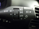 【オートライト】車外の明るさに応じて、自動的にライトの点灯・消灯をしてくれます。