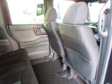 後部座席の足元も広々しています!