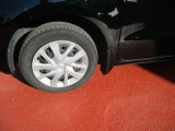 前タイヤの画像です(純正スチールホイール付)