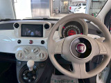 荷物を持っている時や、高い位置にあるバックドアを閉める際にボタン一つで簡単に閉める事が出来る便利な機能です。