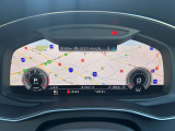スピードメーターなどの運転に必要な計器とともに、オーディオ・電話の操作画面や地図などを表示。レイアウトはステアリングスイッチで切り替えでき運転に集中しながら必要な情報を瞬時に得ることが可能。