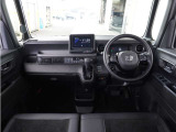 ◆視界広々で非常に運転しやすくロングドライブでも疲れを感じさせないすっきりとまとまったインパネ周りです。