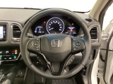 ハンドルにHondaセンシング系のクルーズコントロールやレーンキープアシストなどのスイッチと、オーディオの操作スイッチが装備されています。ハンドルから手を離さず安全に操作できます。