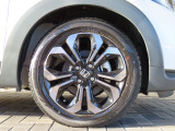 【アルミホイール】純正アルミホイール装備!足元を際立たせ、軽快な走りを演出します!印象もアップし、スタイルも引き締まります!スポーティーさの中にラグジュアリーを感じさせるデザインですね♪