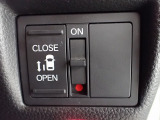 運転席からもスライドドアをボタン操作でスピーディーに開閉できます!またスマートキーでも操作できるので便利です。
