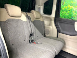 後部座席も気になるようなキズ・汚れやへたり等、大きなダメージはなく、良好な状態です。