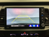 バックでの車庫入れも安心です! リアカメラが付いているバックモニター付のナビを装備しております。操作線もついており距離感も画面から確認できます。