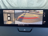 狭い場所での駐車やすれ違いなどでより的確な運転操作に役立つ360&deg;ビューモニターが装備されています。
