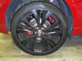 純正オプション22inアルミホイール レッドブレーキキャリパー