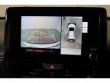 車両を上から見たような映像表示するパノラミックビューモニター付き!