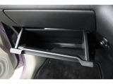 便利な収納スペースの助手席グローボックス!小物もたくさん収納できます。