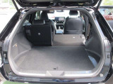 開口部の広いラゲージスペースは、ゴルフバックなどの荷物もラクラク積み込めます。
