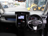 運転席にはシート上下アジャスターが装備されています。