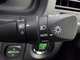 【オートライト】車外の明るさに応じて、自動的にライトの点灯・消灯をしてくれます。
