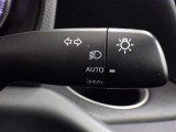 【オートライト】車外の明るさに応じて、自動的にライトの点灯・消灯をしてくれます。