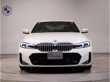 【キドニーグリル】BMWは約90年もの間、ほぼ全ての車両にひと目でBMWだと分かるこの特徴的なフロントグリルが備えられ、デザイン・アイコンとして親しまれてきました。