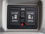 ◆両側電動スライドドア◆狭い駐車場でも乗り降りが楽々♪お子様が隣の車にドアを当ててしまう心配もございません!小さなお子様連れの方もこれで安心。