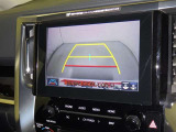 バックモニターも装備しております。バックギアに入れるとナビ画面に車の後方が映し出されます。これで後方確認も安心!