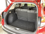 リアシートを倒さなくても、ラゲッジスペースは十分あります。