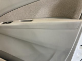 内装、ドア内張にキズがあります。