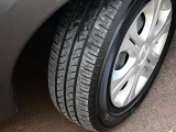 純正のホイールカバーが付いています。タイヤの残り溝は御来店時に御確認下さい。