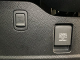 アクセサリーソケットはUSBのアダプターなどをつければ、スマホの充電にも使えます。