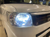 ディスチャージヘッドライト装備で夜道もスッキリとした視界で安心して運転出来ます!