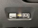 ハンドルの左下にETC2.0がついています。高速道路の料金所の通過も楽々です。 カードの取り出しもしやすい場所についています。