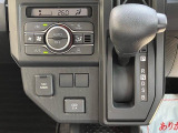インパネにシフトレバーがございます^^空間を広く使うことができ、ハンドルにも近いため操作性にも優れています☆