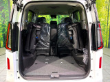 後席を格納すると、これだけの広さが!シーンに合わせたシートアレンジで、大きな荷物も積むことが出来ます♪