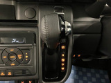 【インパネシフト】シフト操作のしやすいインパネシフトです。足元が広くなりすっきりしますので、大柄な方でも快適に運転ができます。